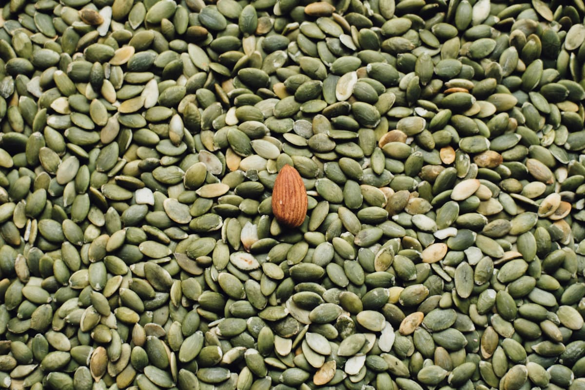 Des graines de courge comme exemple d'aliments à consommer pour bien digérer