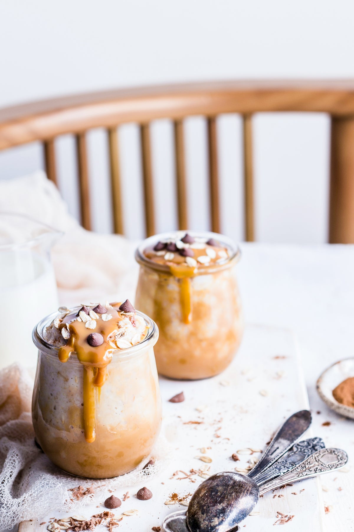 Deux puddgins de chia protéinés à la banane et au beurre de cacahuète