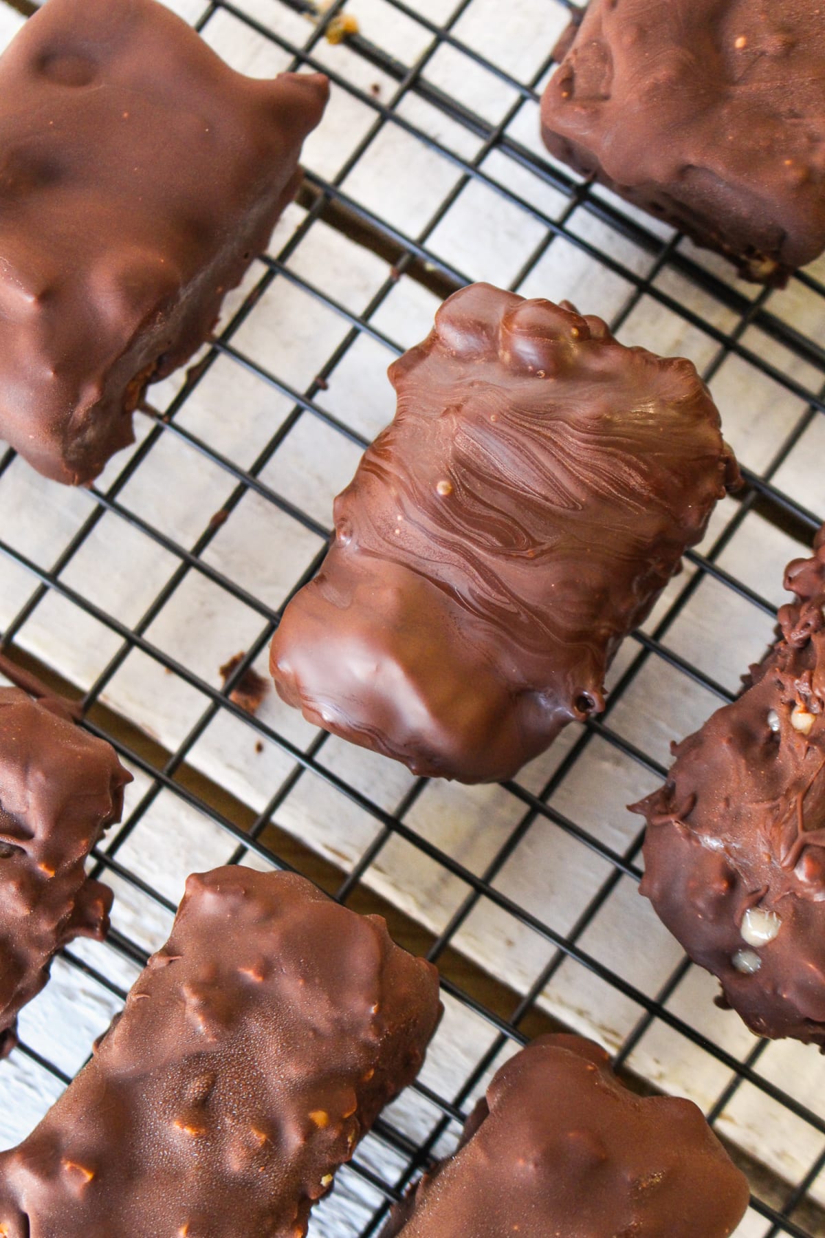 Snickers vegan sur une grille