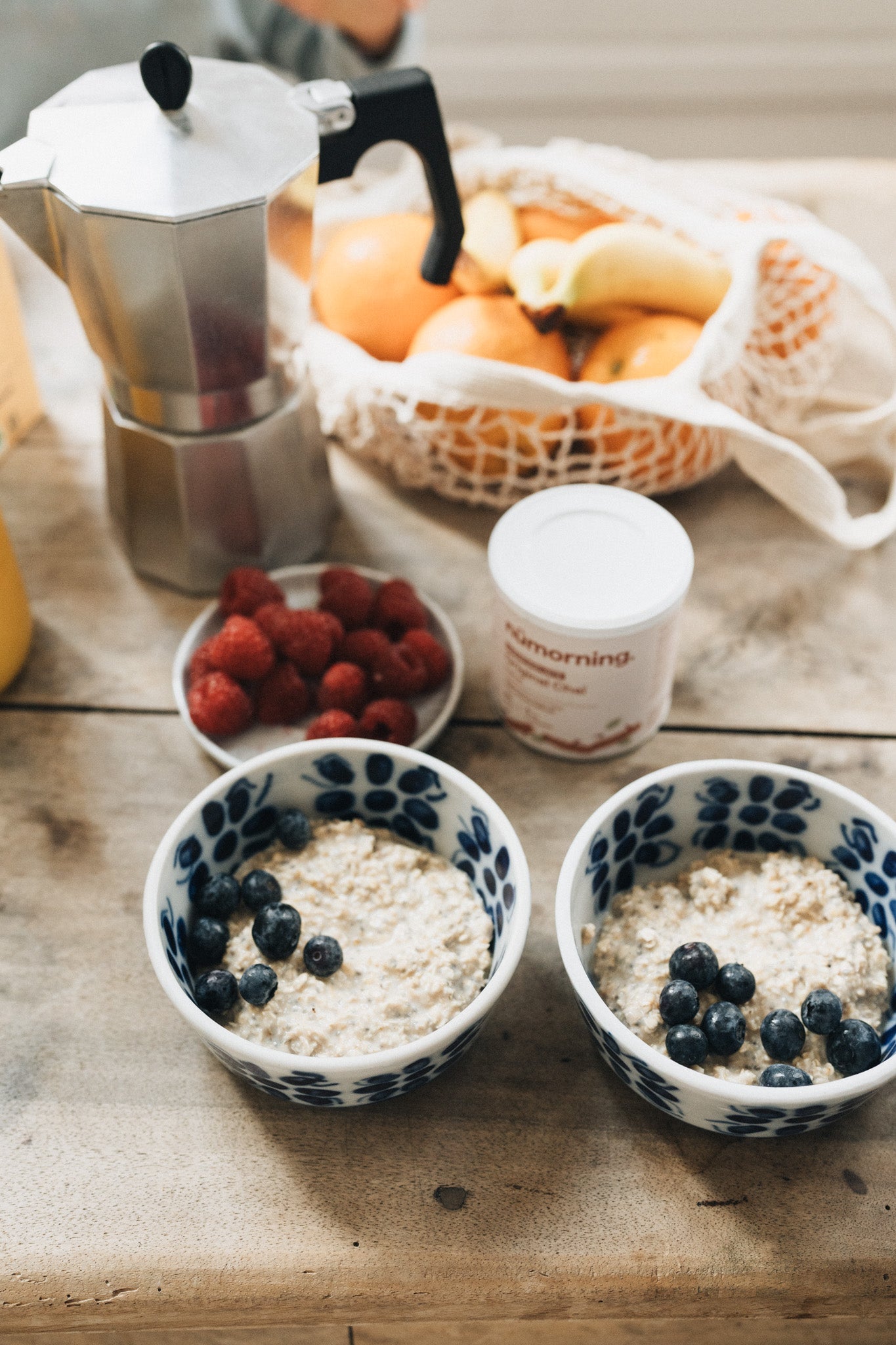 Recette de porridge healthy et protéiné avec banane et myrtille pour le petit-déjeuner Image