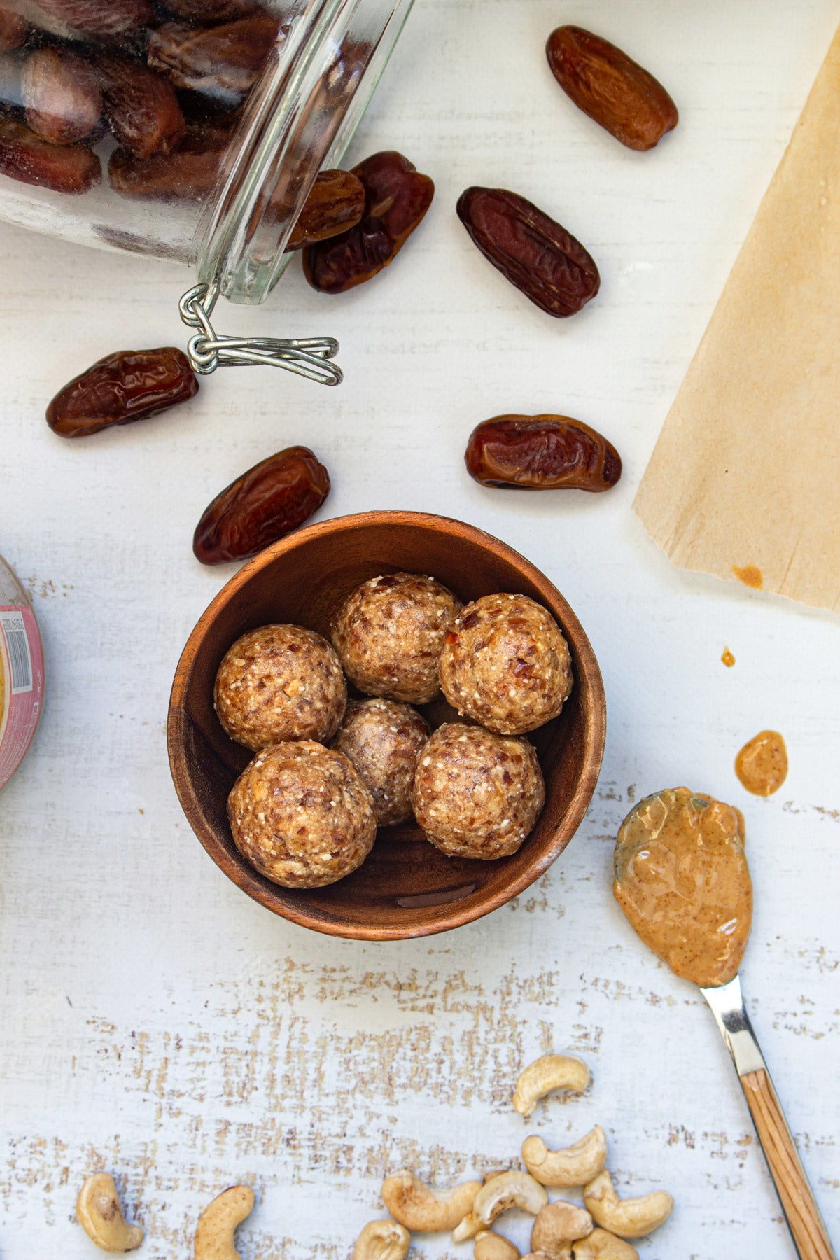 Energy balls maison comme exemple de petit-déjeuner facile à emporter et simple à préparer