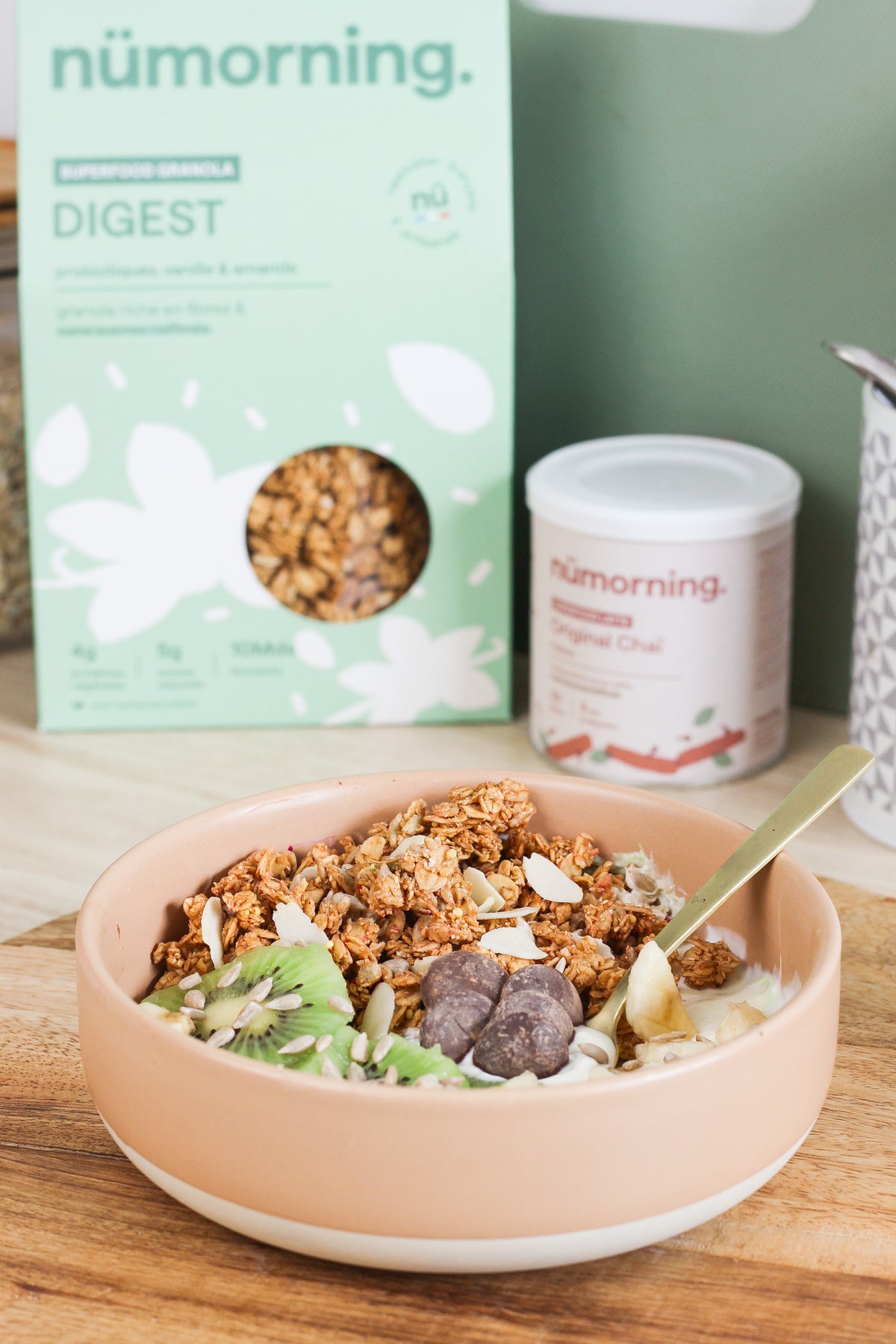 Granola bowl coco et kiwi pour le petit-déjeuner