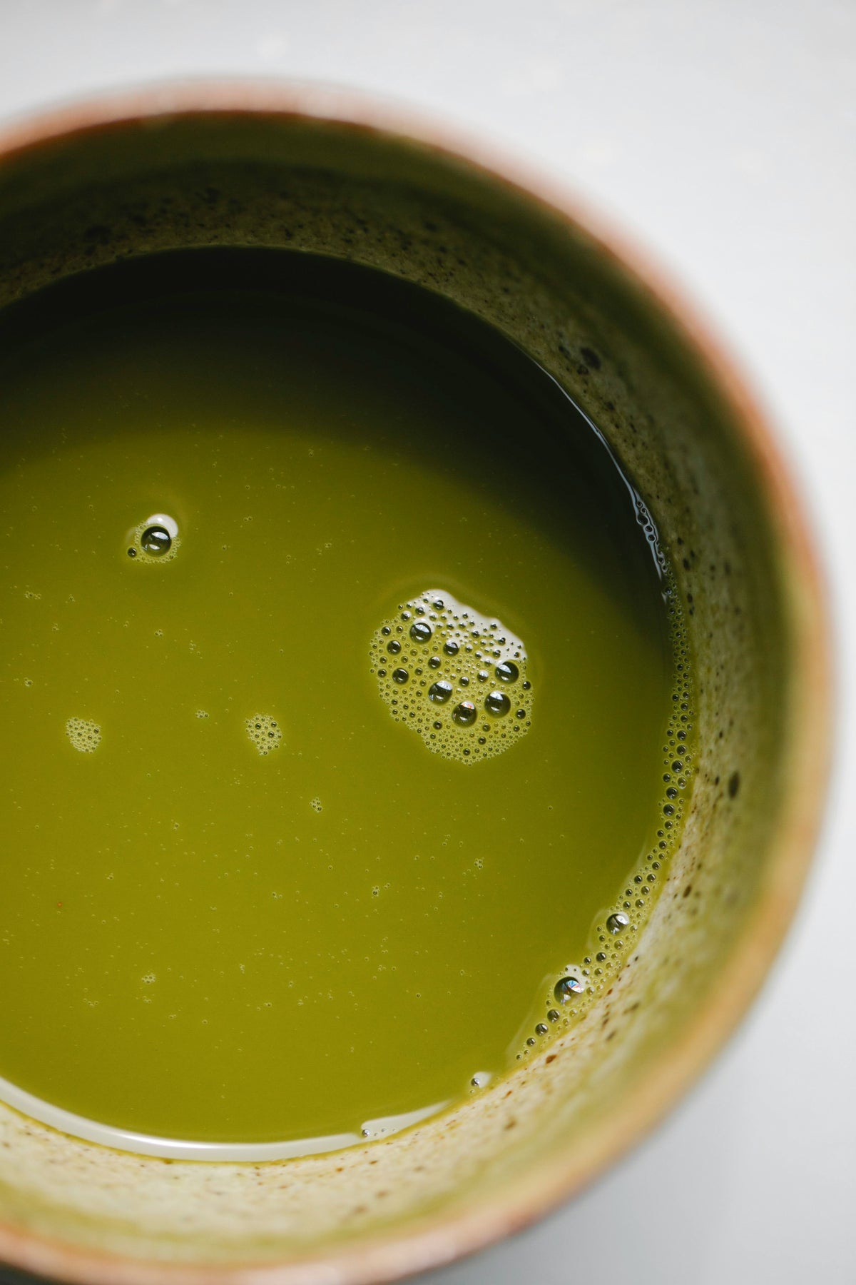 Gros plan sur un bol de thé matcha