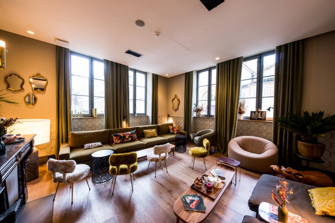 Salon cosy de l'Hotel de L'Abbaye à Lyon, établissement qui sert les produits nümorning Image
