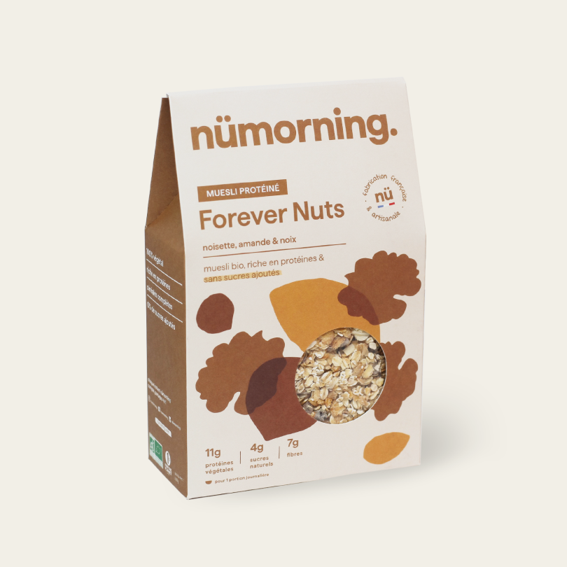 Paquet de muesli bio et protéiné Forever Nuts, aux amandes et aux noisettes, de la marque nümorning